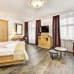 Hotel Goldener Adler, Bw Signature Collection 4*