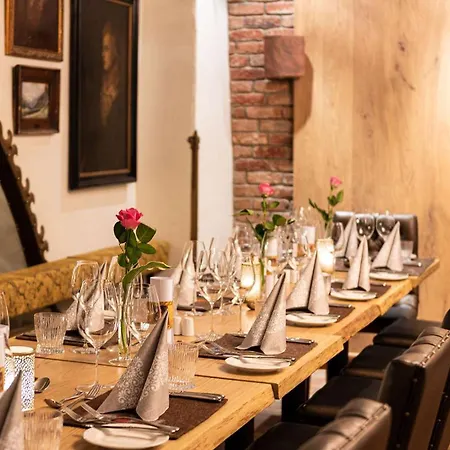 Goldener Adler, Bw Signature Collection فندق 4*