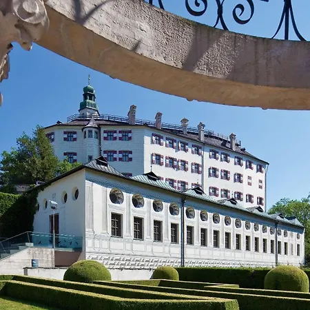 Western Goldener Adler Hotel