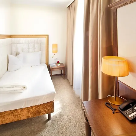 فندق Goldener Adler, Bw Signature Collection 4*