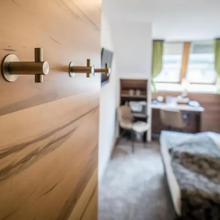 Goldener Adler, Bw Signature Collection 4*