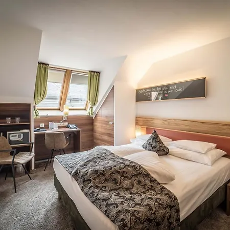 Отель Goldener Adler, Bw Signature Collection 4*
