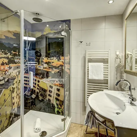 فندق Goldener Adler, Bw Signature Collection 4*
