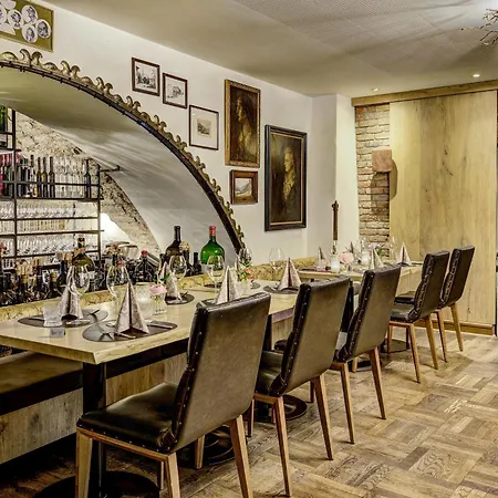 فندق Goldener Adler, Bw Signature Collection 4*
